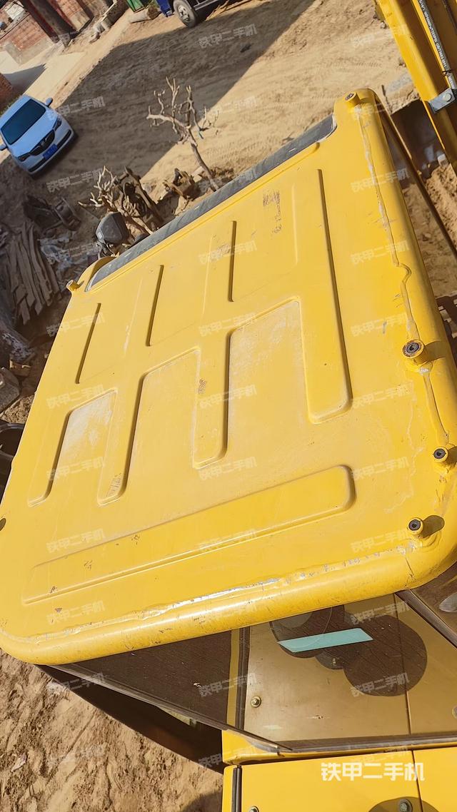 驾驶室顶部（整机外观）