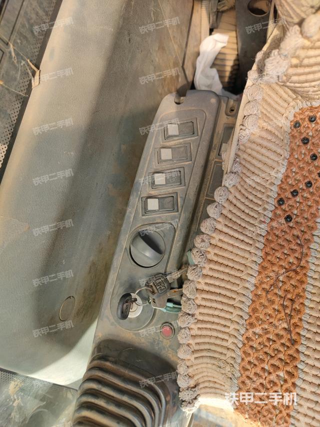 座椅左側(cè)控制臺/音響/含左手柄（駕駛室部分）