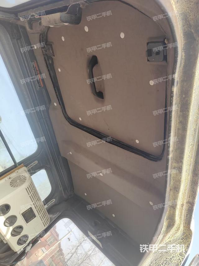 驾驶室顶部（整机外观）