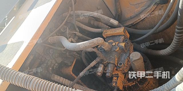 回转马达和主控阀（整机外观）