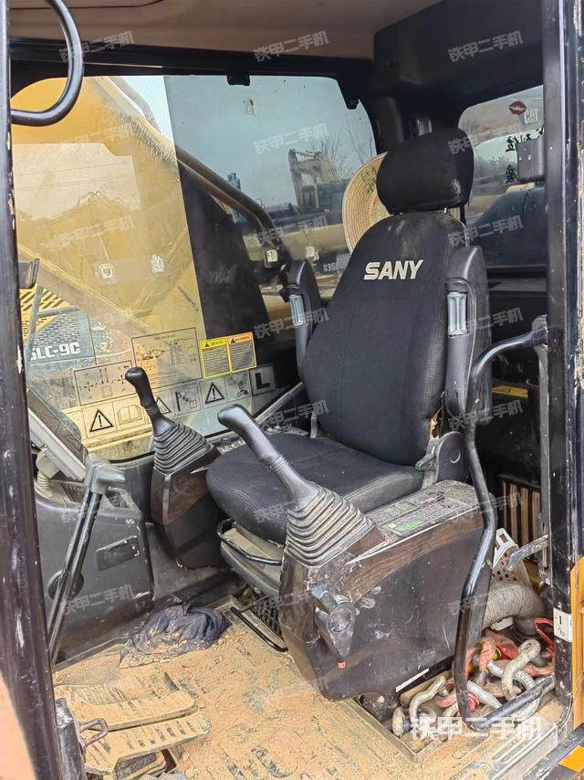 驾驶室整体（整机外观）