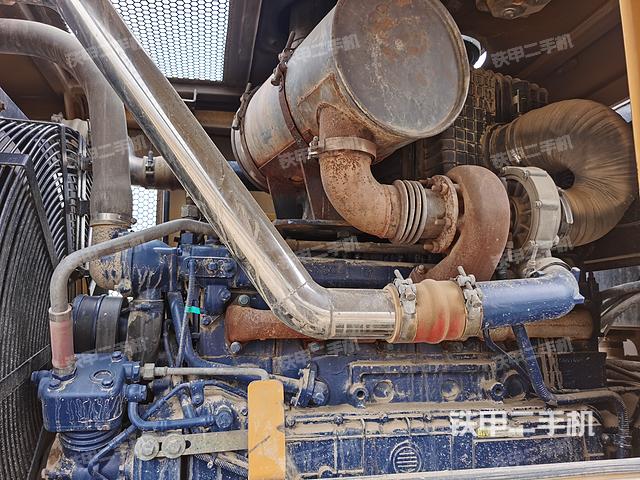 发动机左侧（整机外观及大件）