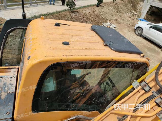 驾驶室顶部（整机外观）