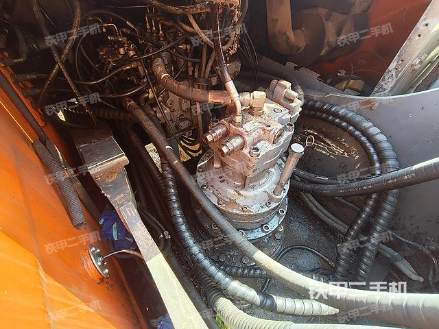 回转马达和主控阀（整机外观）