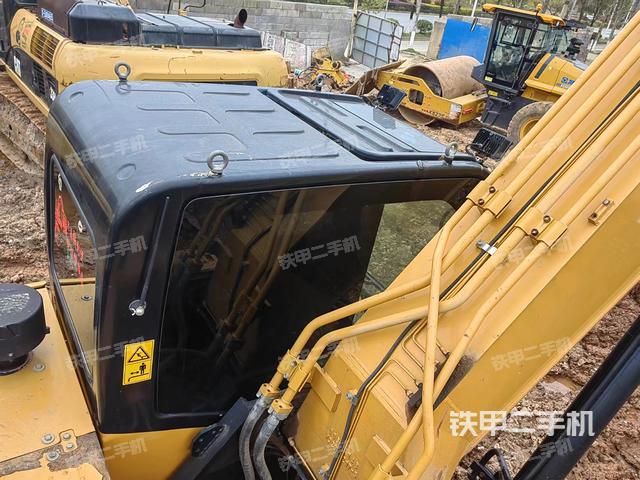 驾驶室顶部（整机外观）