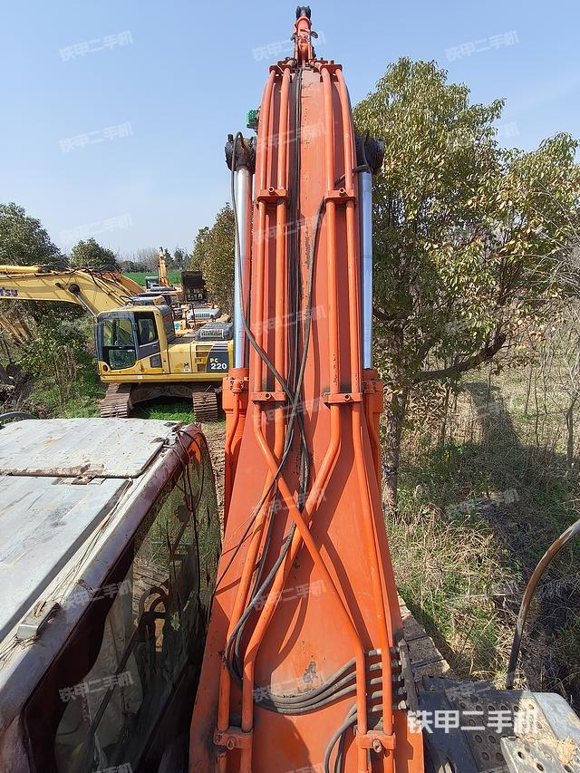 驾驶室顶部（整机外观）