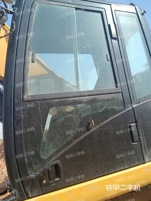 駕駛室正側(cè)(駕駛室部分) 駕駛室正側(cè)(駕駛室部分)