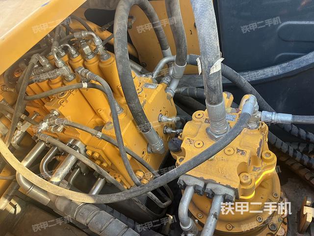 回转马达和主控阀（整机外观）