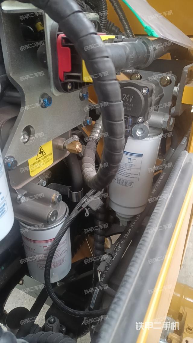 发动机右侧（整机外观及大件）