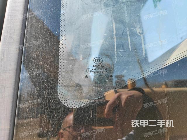 左后方玻璃角標(biāo)（駕駛室部分）