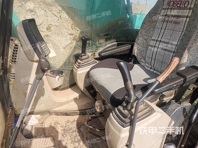 驾驶室整体（整机外观）