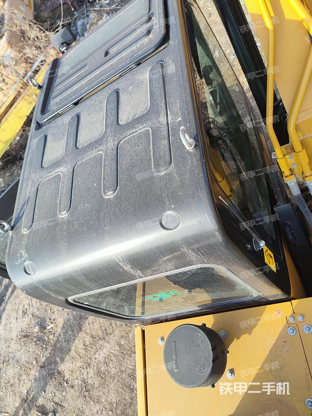 驾驶室顶部（整机外观）