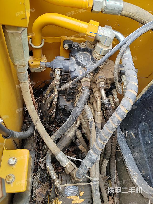 回转马达和主控阀（整机外观）