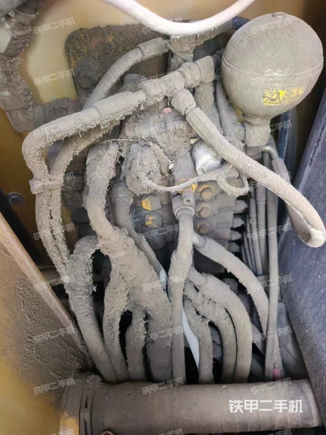 回转马达和主控阀（整机外观）