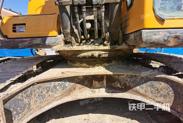 轉(zhuǎn)盤(pán)和下車(chē)架正前(工作和回轉(zhuǎn)裝置) 轉(zhuǎn)盤(pán)和下車(chē)架正前(工作和回轉(zhuǎn)裝置)