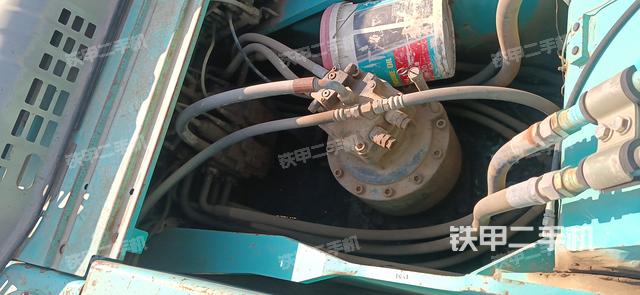 回转马达和主控阀（整机外观）