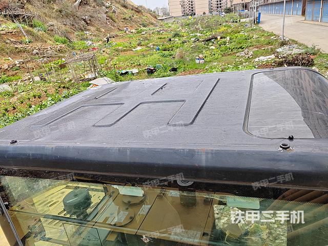 驾驶室顶部（整机外观）