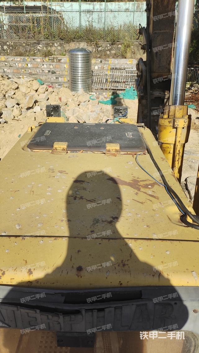 驾驶室顶部（整机外观）