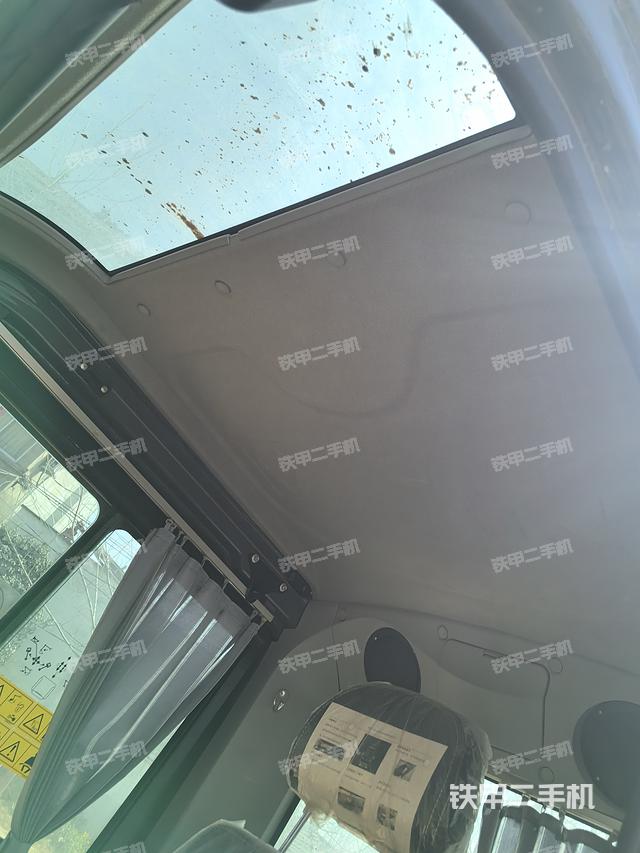 驾驶室顶部（整机外观）