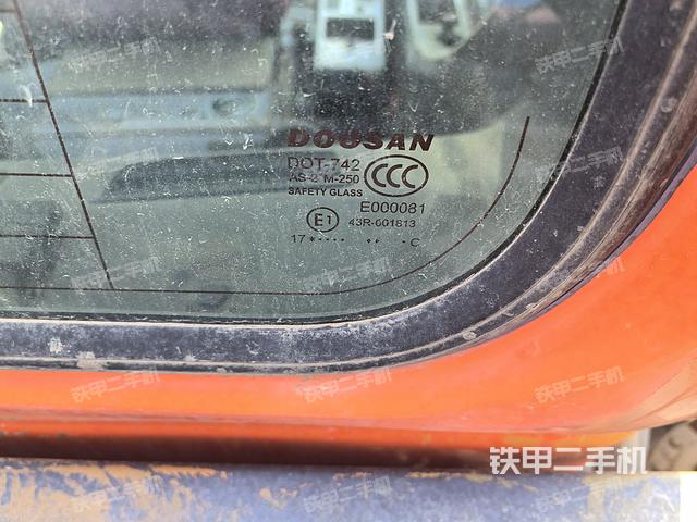 驾驶室整体（整机外观）