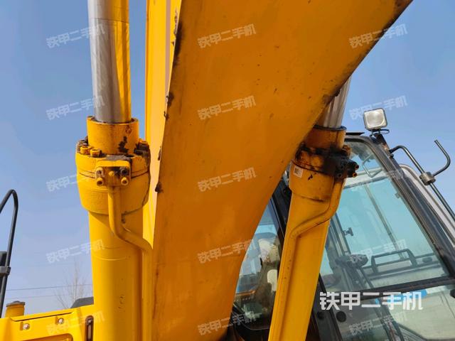 大臂背部俯視(工作和回轉(zhuǎn)裝置) 大臂背部俯視(工作和回轉(zhuǎn)裝置)