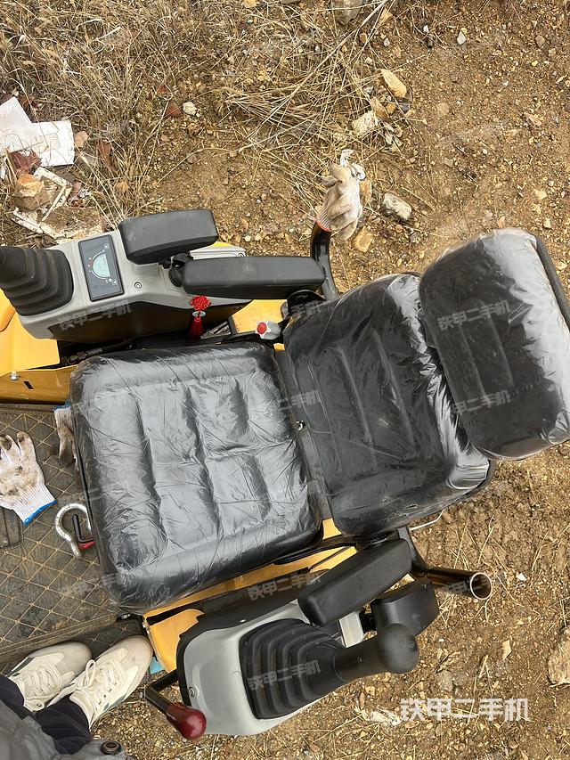 驾驶室顶部（整机外观）