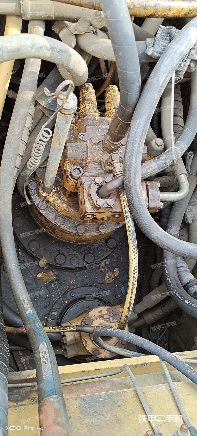 回转马达和主控阀（整机外观）