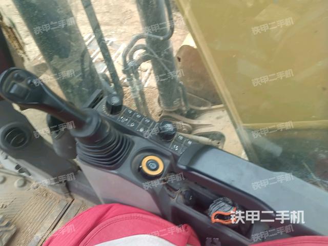 座椅右側(cè)控制臺(tái)/鑰匙門/油門/含右手柄（駕駛室部分）