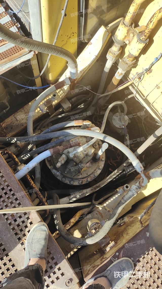 回转马达和主控阀（整机外观）