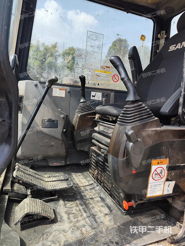 驾驶室整体（整机外观）