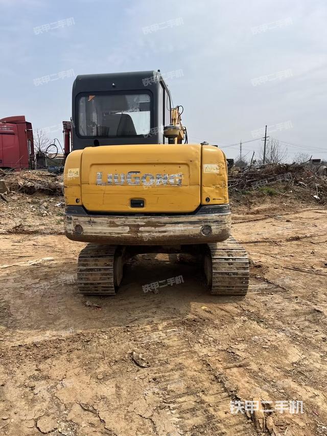 驾驶室顶部（整机外观）