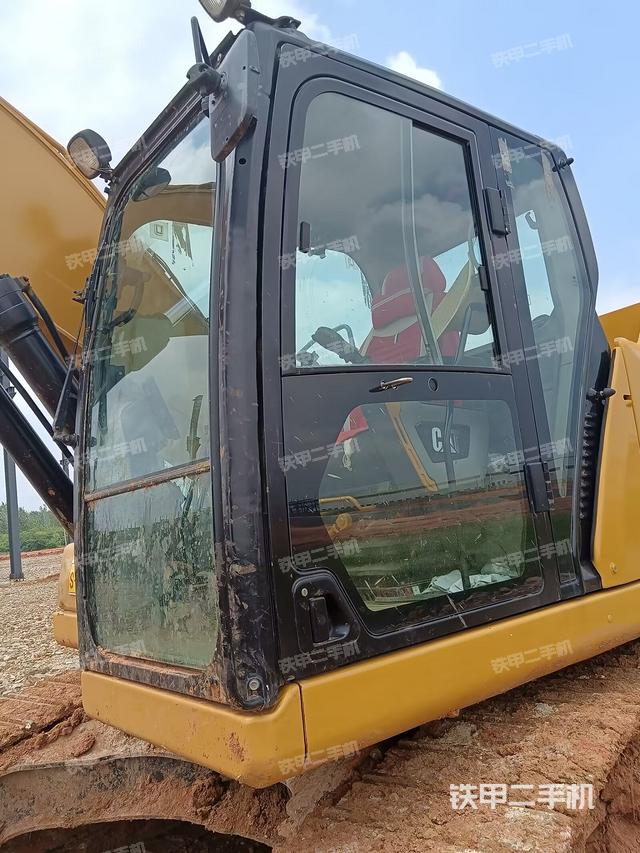 駕駛室左前45度（駕駛室部分）