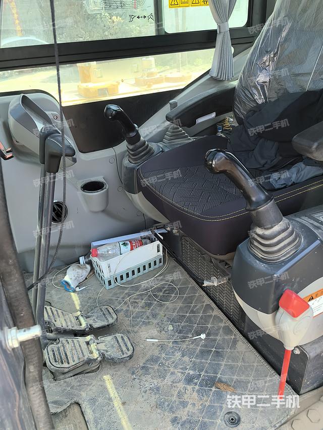 驾驶室整体（整机外观）