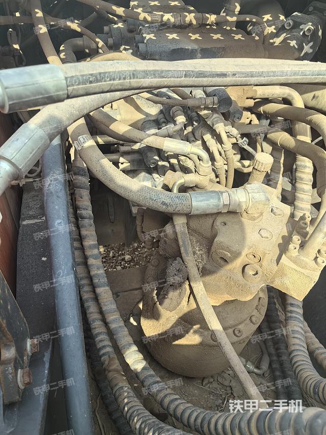 回转马达和主控阀（整机外观）