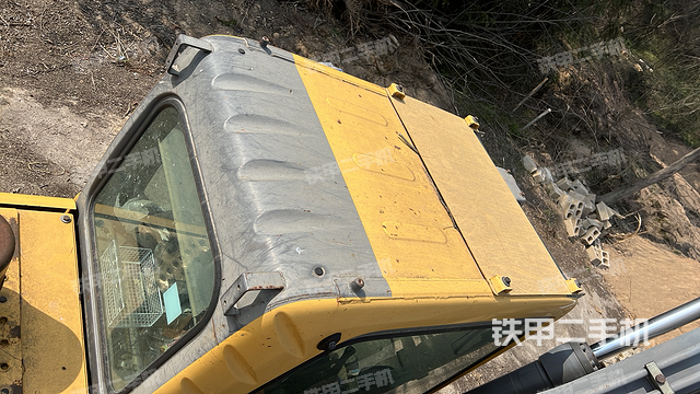 驾驶室顶部（整机外观）