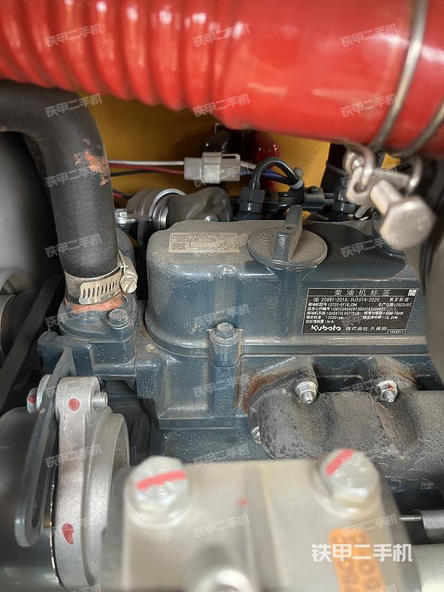 回转马达和主控阀（整机外观）