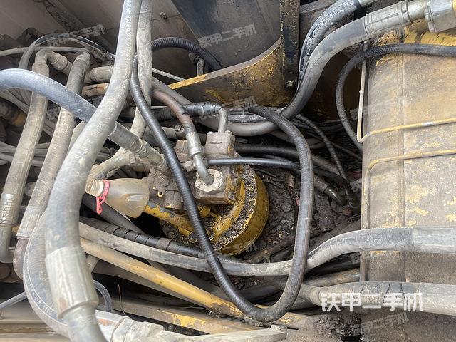 回转马达和主控阀（整机外观）