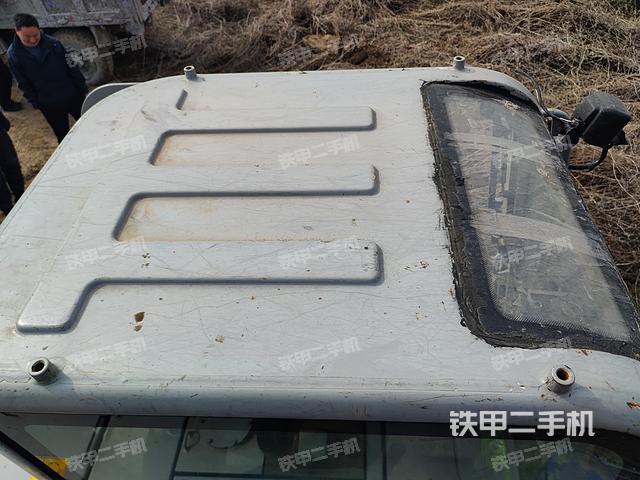 驾驶室顶部（整机外观）