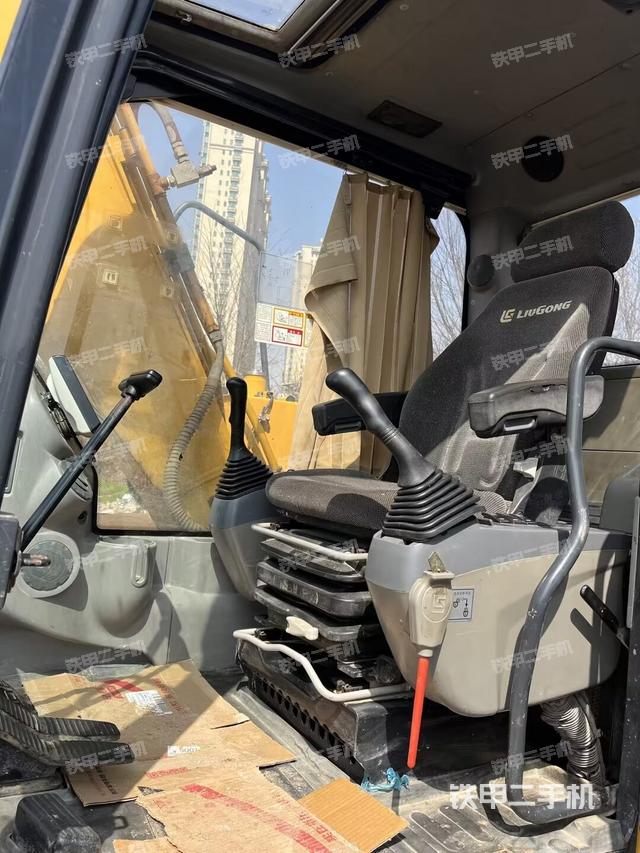 驾驶室整体（整机外观）