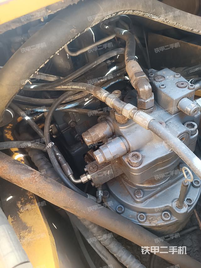 回转马达和主控阀（整机外观）