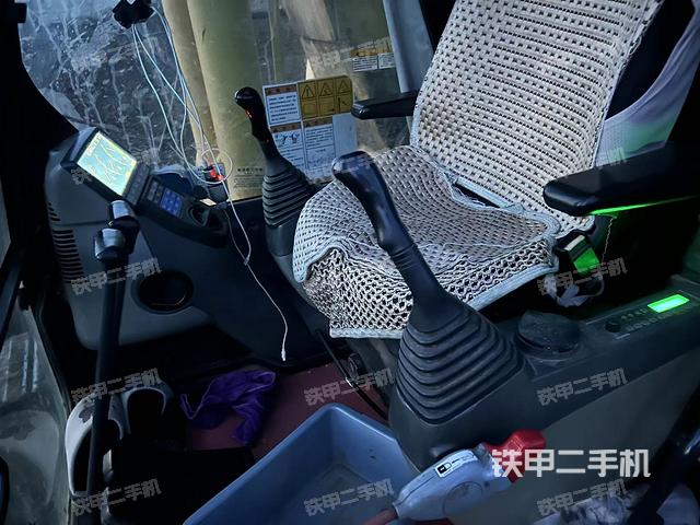 驾驶室整体（整机外观）