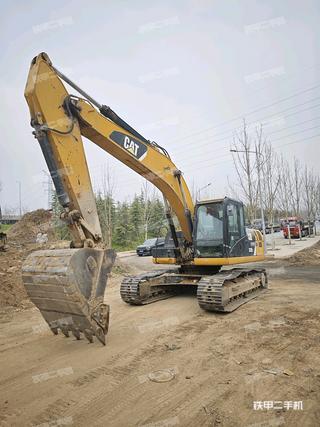 郑州卡特彼勒323D2L挖掘机实拍图片