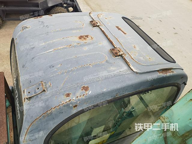 驾驶室顶部（整机外观）