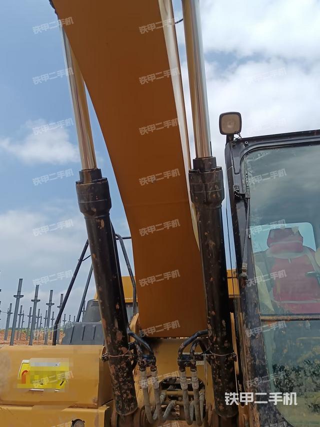 大臂油缸整體?豎拍（工作和回轉(zhuǎn)裝置）