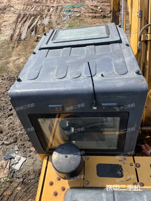 驾驶室顶部（整机外观）