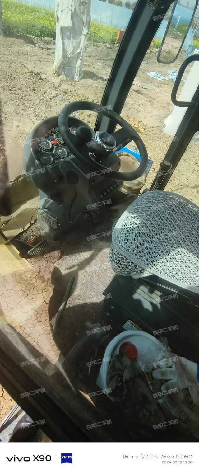 驾驶室操作台（设备外观及核心部件）