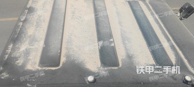 驾驶室顶部（整机外观）