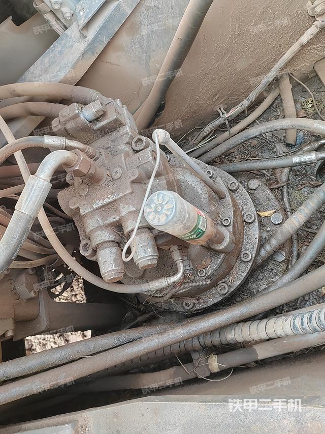 回转马达和主控阀（整机外观）