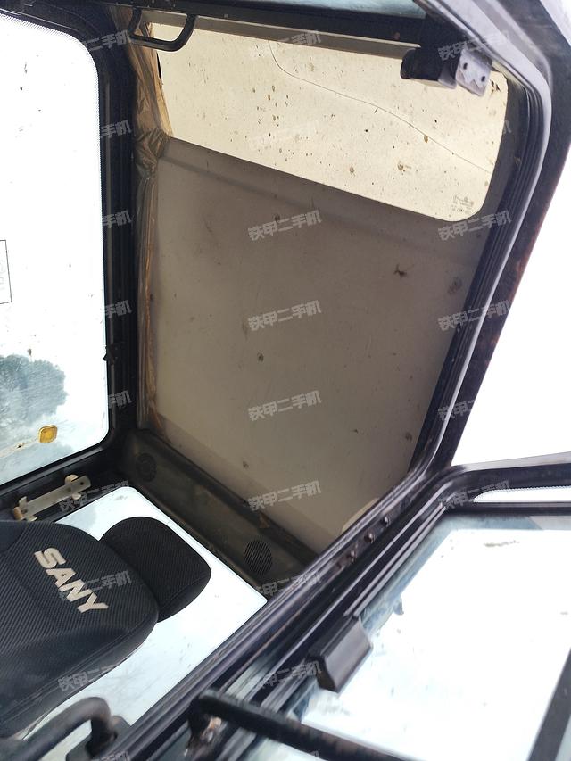 驾驶室顶部（整机外观）