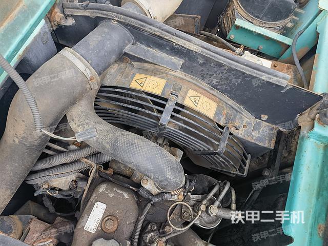 回转马达和主控阀（整机外观）